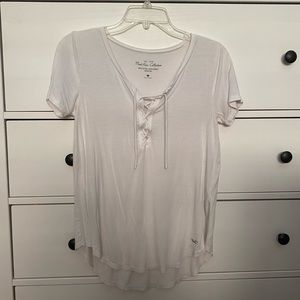 Hollister must have t-shirt in white